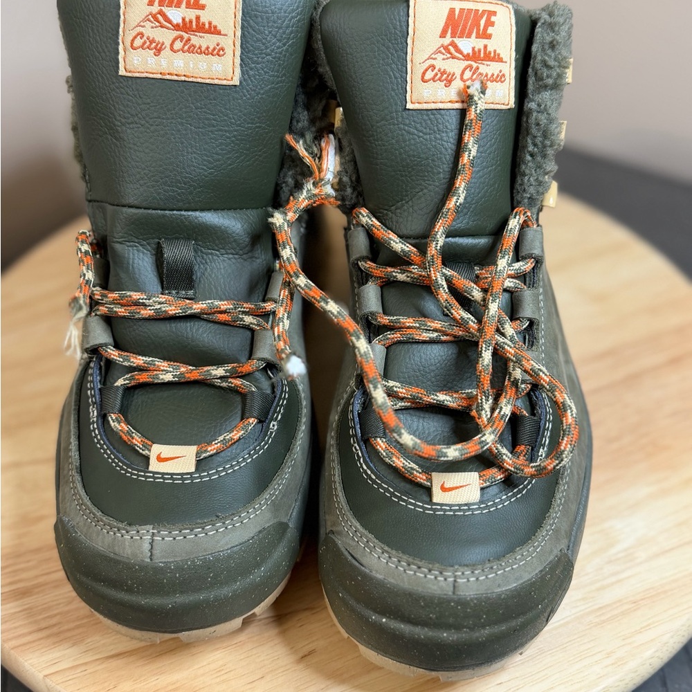 Nike women’s City Classic Premium Waterproof Boots - Picture 3 of 11